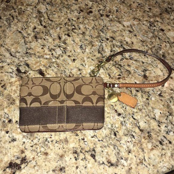 Coach wristlet - Picture 4 of 5